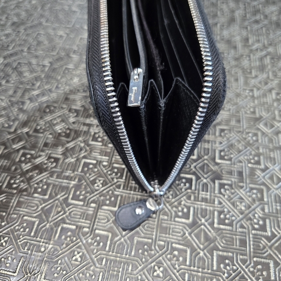 🐢 Salvatore Ferragamo Gancini   Wallet Zip Around Wallet Or Clutch. - Picture 10 of 12
